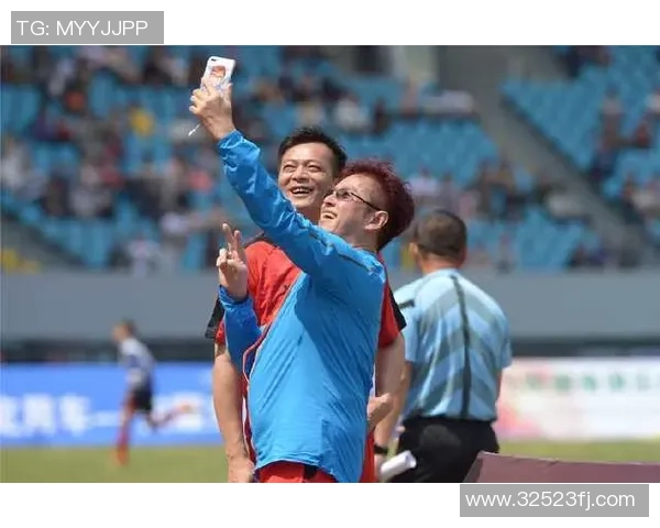 足球明星之间的深厚友谊与团结精神的完美诠释 足球明星之间的深厚友谊与团结精神的完美诠释