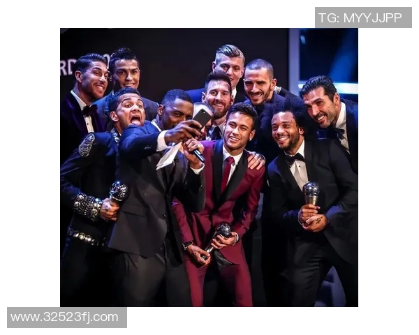 梅西与C罗的足球传奇之路：从对抗到友谊的精彩瞬间与故事